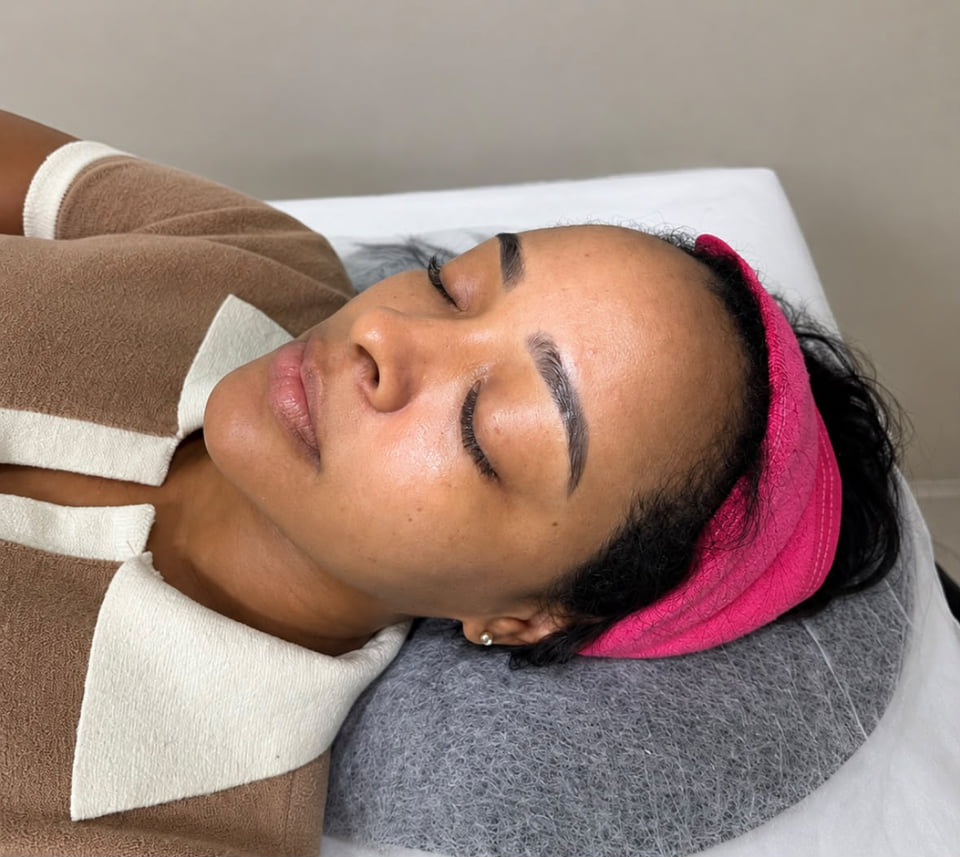 Registro de pessoa acomodada para atendimento facial